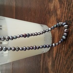 Small peacock pearls necklace